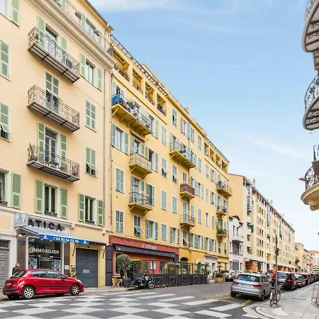 Chic Spacious Flat: Port Garibaldi Parking * Nice