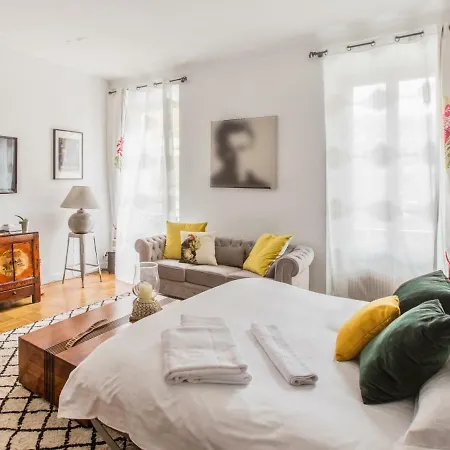 Chic Spacious Flat: Port Garibaldi Parking * Nice
