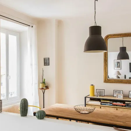 Apartment Chic Spacious Flat: Port Garibaldi Parking Nice