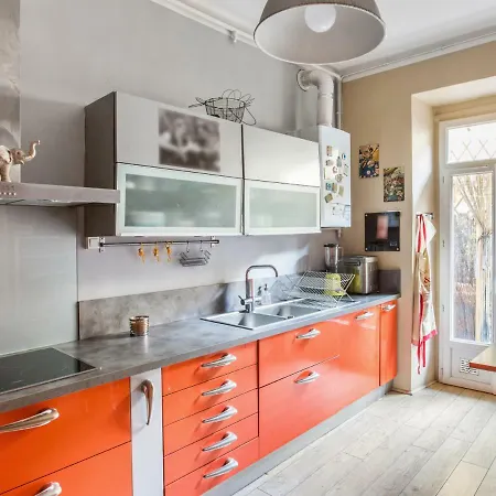 Chic Spacious Flat: Port Garibaldi Parking Apartment Nice