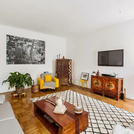 Chic Spacious Flat: Port Garibaldi Parking Appartamento *